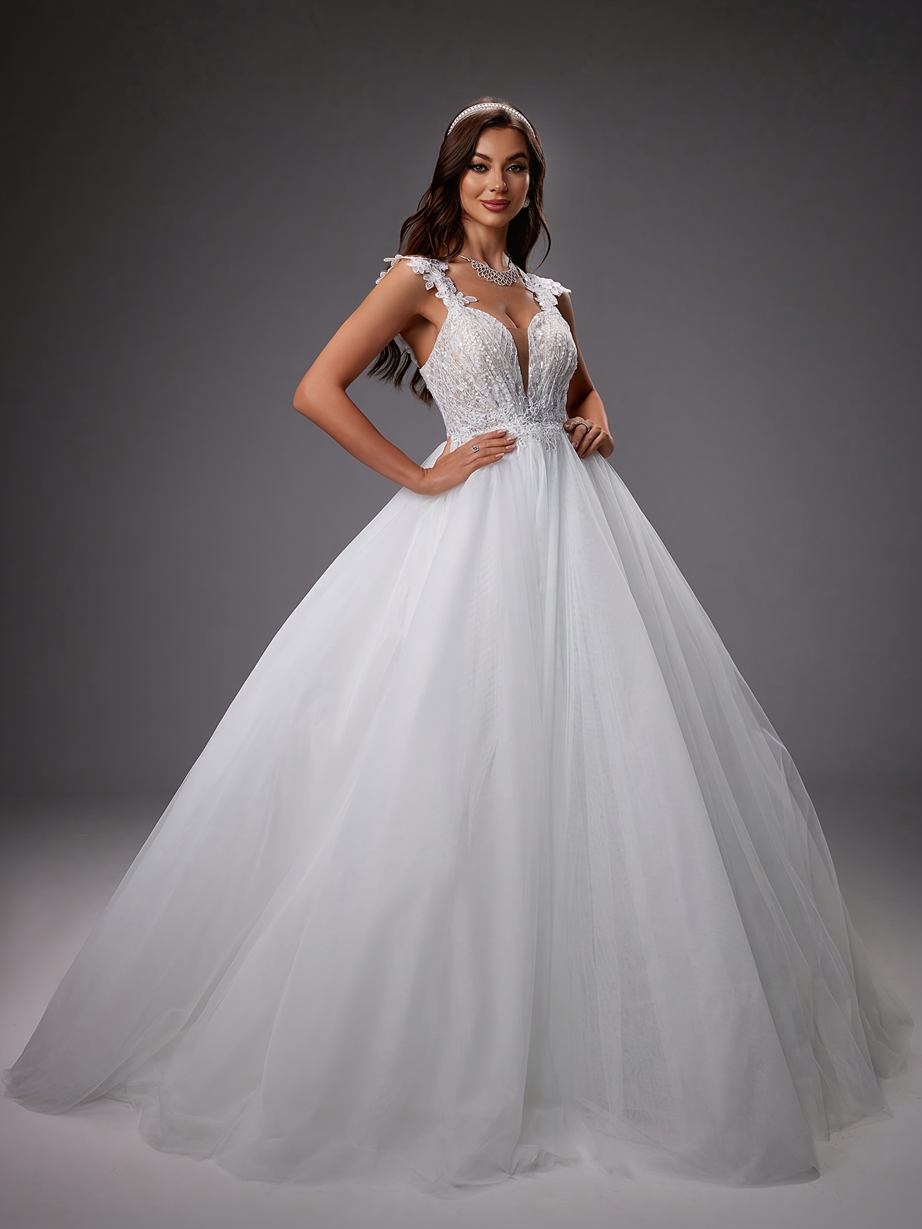 Vestido de Novia Elegante con Escote en V, Espalda de Encaje Floral y Tirantes Cruzados - Solo Lavado a Mano, Ajuste Sin Elástico, Silueta Sirena para Mujer, Ideal para Todas las Estaciones - Imagen 3